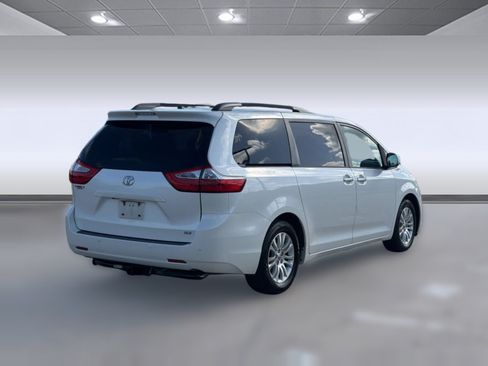 Used 2015 Toyota Sienna XLE Premium FWD image 9