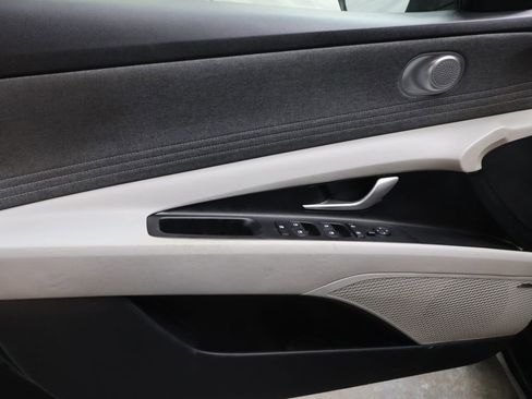 Used 2023 Hyundai Elantra Limited image 16