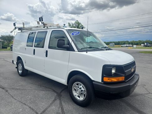 Used 2015 Chevrolet Express 2500 RWD image 4