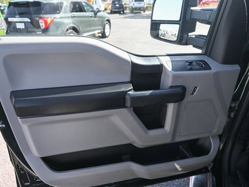 Used 2016 Ford F150 XL w/ Heavy-Duty Payload Package image 19
