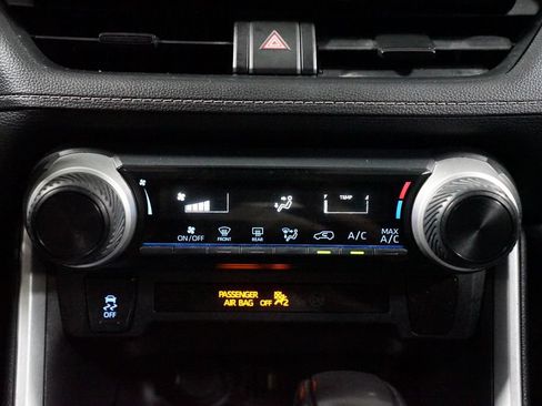 Used 2021 Toyota RAV4 LE FWD image 19