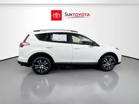 Used 2016 Toyota RAV4 LE FWD image 2