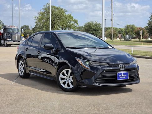 Used 2024 Toyota Corolla LE FWD image 2