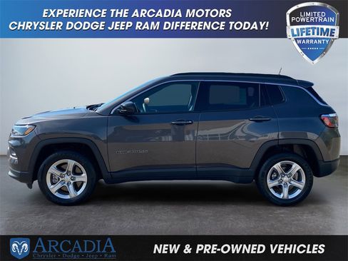 Used 2024 Jeep Compass Latitude image 2