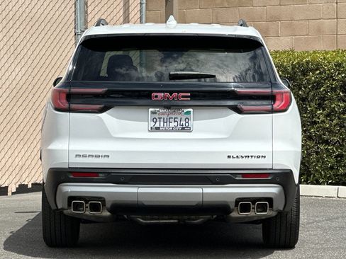 Certified 2025 GMC Acadia Elevation FWD image 5