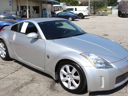 Used 2004 Nissan 350Z Touring image 2