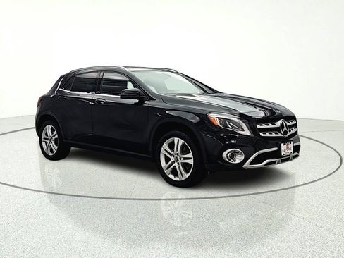 Used 2020 Mercedes-Benz GLA 250 4MATIC w/ Premium Package image 9