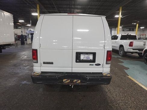 Used 2009 Ford E-350 and Econoline 350 Super Duty image 4