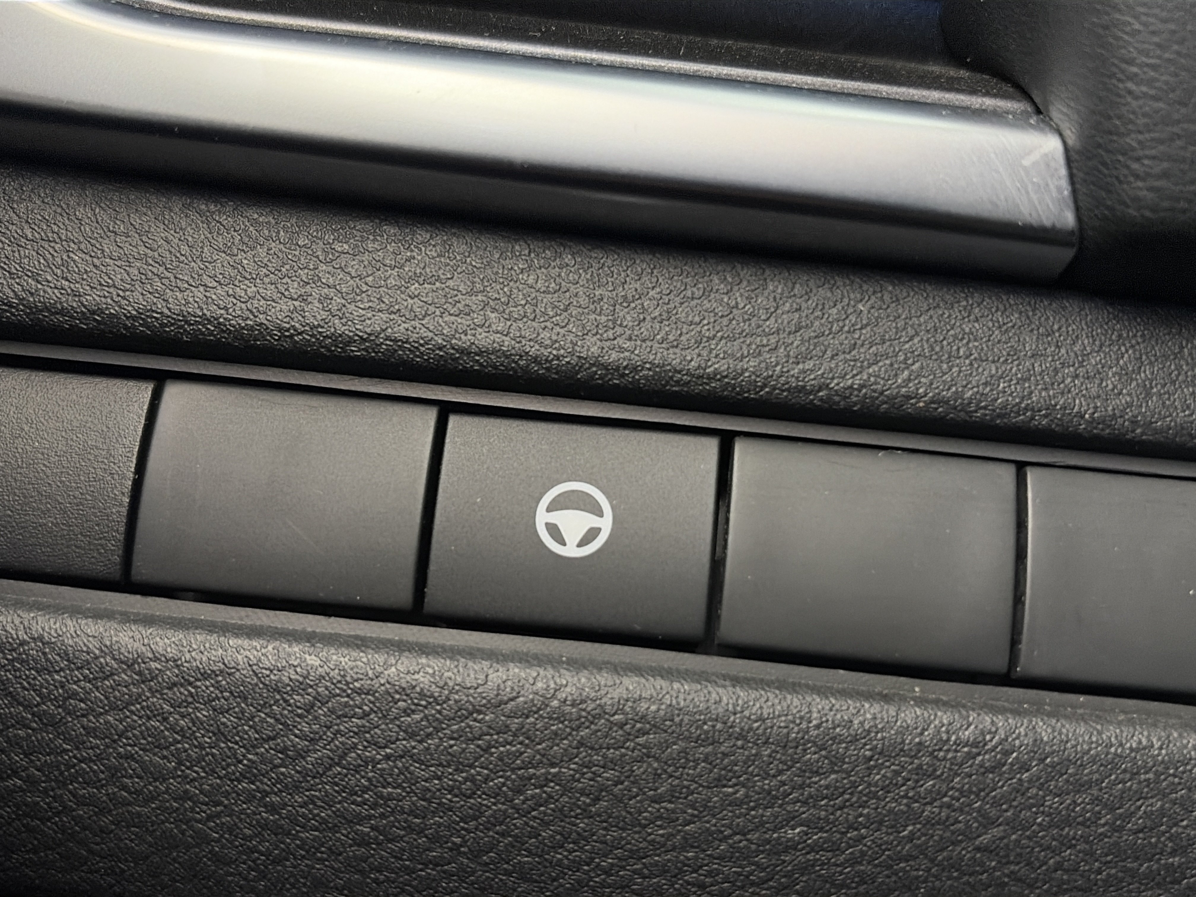 Used 2021 Nissan Rogue SV AWD/4WD image 32