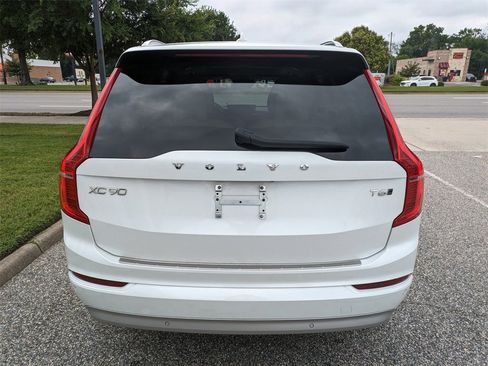 Certified 2022 Volvo XC90 T6 Momentum w/ Advanced Package image 5