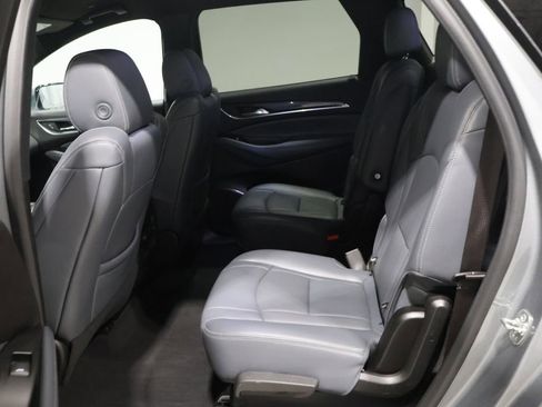 Used 2024 Buick Enclave Premium image 7