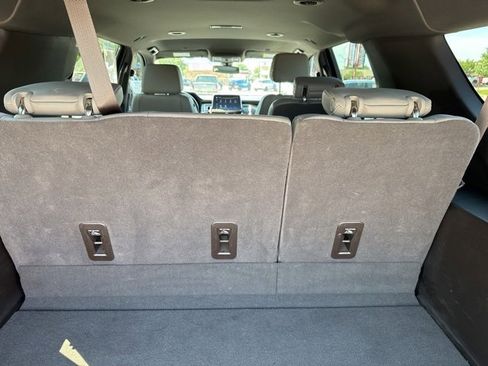 Used 2022 Chevrolet Suburban Z71 w/ Z71 Off-Road Package image 37