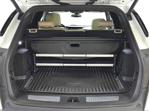 Used 2018 Cadillac XT5 Luxury w/ Driver Awareness Package image 14