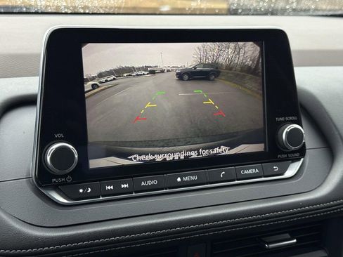 Used 2023 Nissan Rogue SV image 10