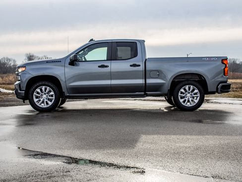 Used 2021 Chevrolet Silverado 1500 Custom w/ LPO, Dark Essentials Package image 4