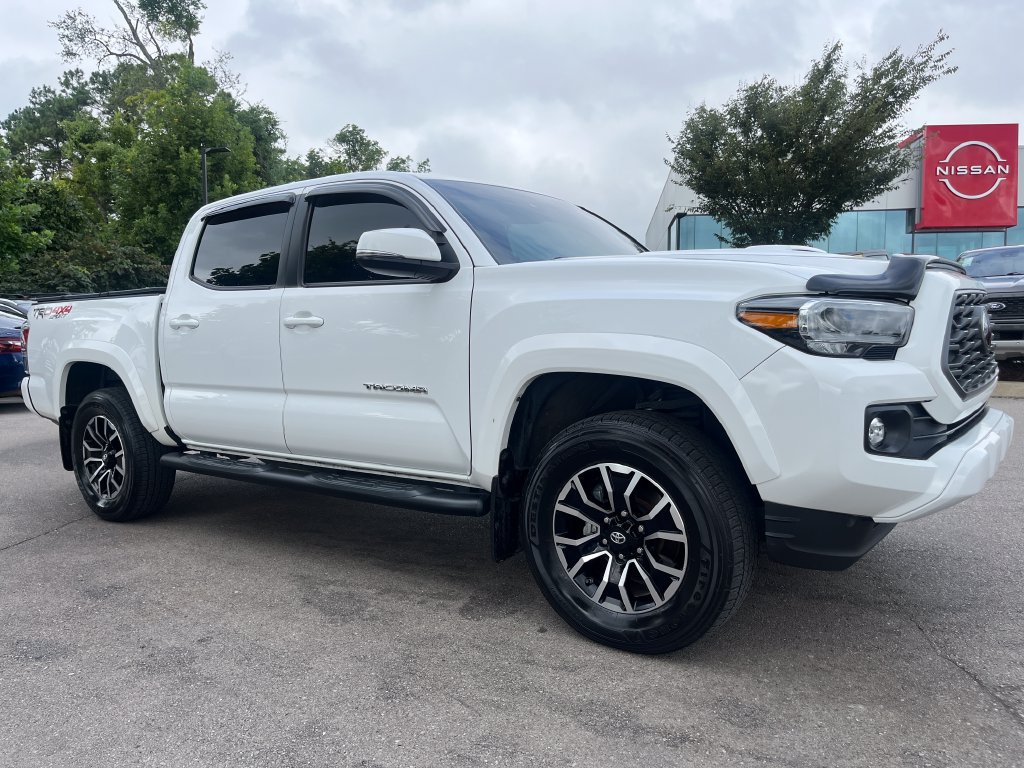 Used 2020 Toyota Tacoma TRD Sport w/ TRD Premium Sport Package AWD/4WD image 2