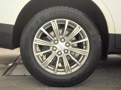 Used 2017 Cadillac XT5 Luxury FWD image 11
