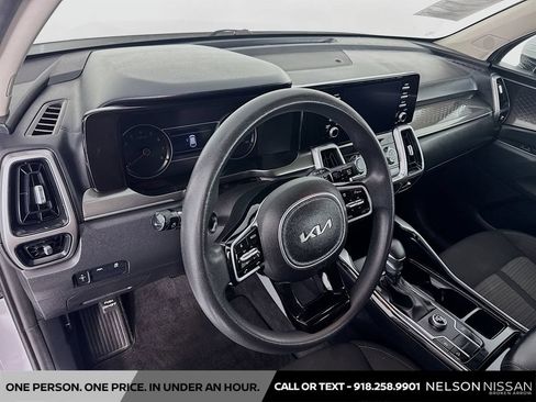 Used 2022 Kia Sorento LX FWD image 9