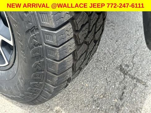 Used 2022 Jeep Wrangler Unlimited Rubicon 4xe w/ Steel Bumper Group AWD/4WD image 6