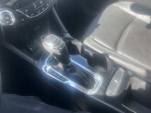 Used 2017 Chevrolet Cruze Premier image 23