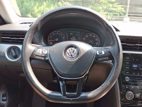 Used 2020 Volkswagen Passat 2.0T SE FWD image 17