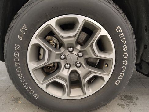 Used 2020 Jeep Cherokee Trailhawk w/ Comfort/Convenience Group image 31