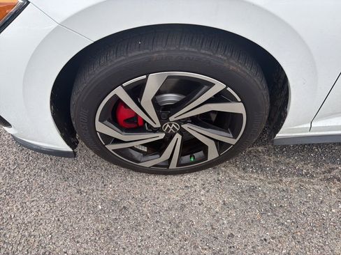 Used 2023 Volkswagen Jetta GLI Autobahn image 9