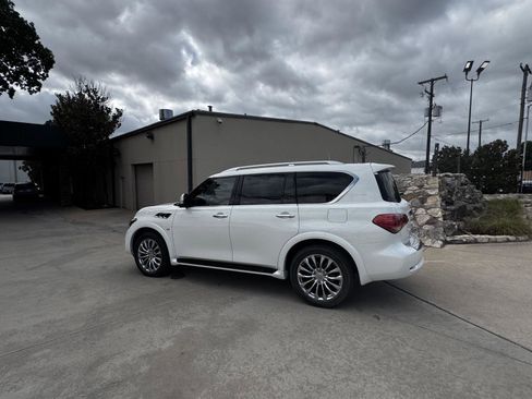 Used 2017 INFINITI QX80 2WD w/ Driver Assistance Package image 2