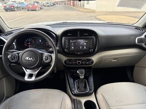 Used 2021 Kia Soul LX image 26