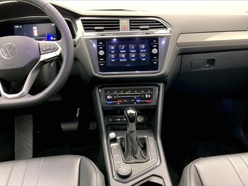 Used 2023 Volkswagen Tiguan SE image 6