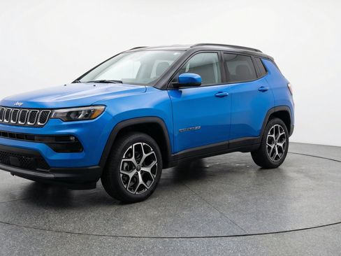 Used 2025 Jeep Compass Limited AWD/4WD image 3