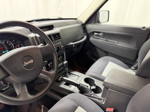 Used 2009 Jeep Liberty Sport w/ Popular Equipment Group AWD/4WD image 16