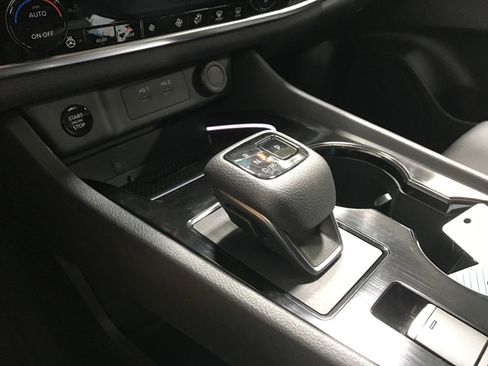 Used 2025 Nissan Rogue SL w/ Tech Package AWD/4WD image 16