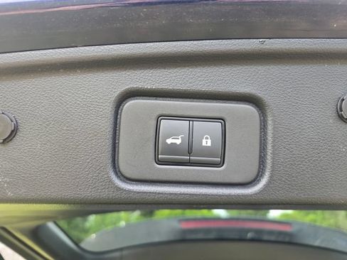 Used 2025 Nissan Pathfinder SV AWD/4WD image 31