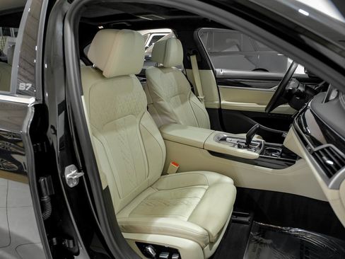 Used 2021 BMW ALPINA B7 xDrive image 32