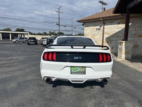 Used 2015 Ford Mustang GT RWD image 4
