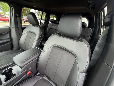 New 2025 Jeep Grand Cherokee Altitude image 23