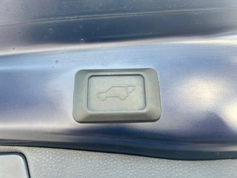 Used 2025 Toyota RAV4 XLE w/ Convenience Package FWD image 18