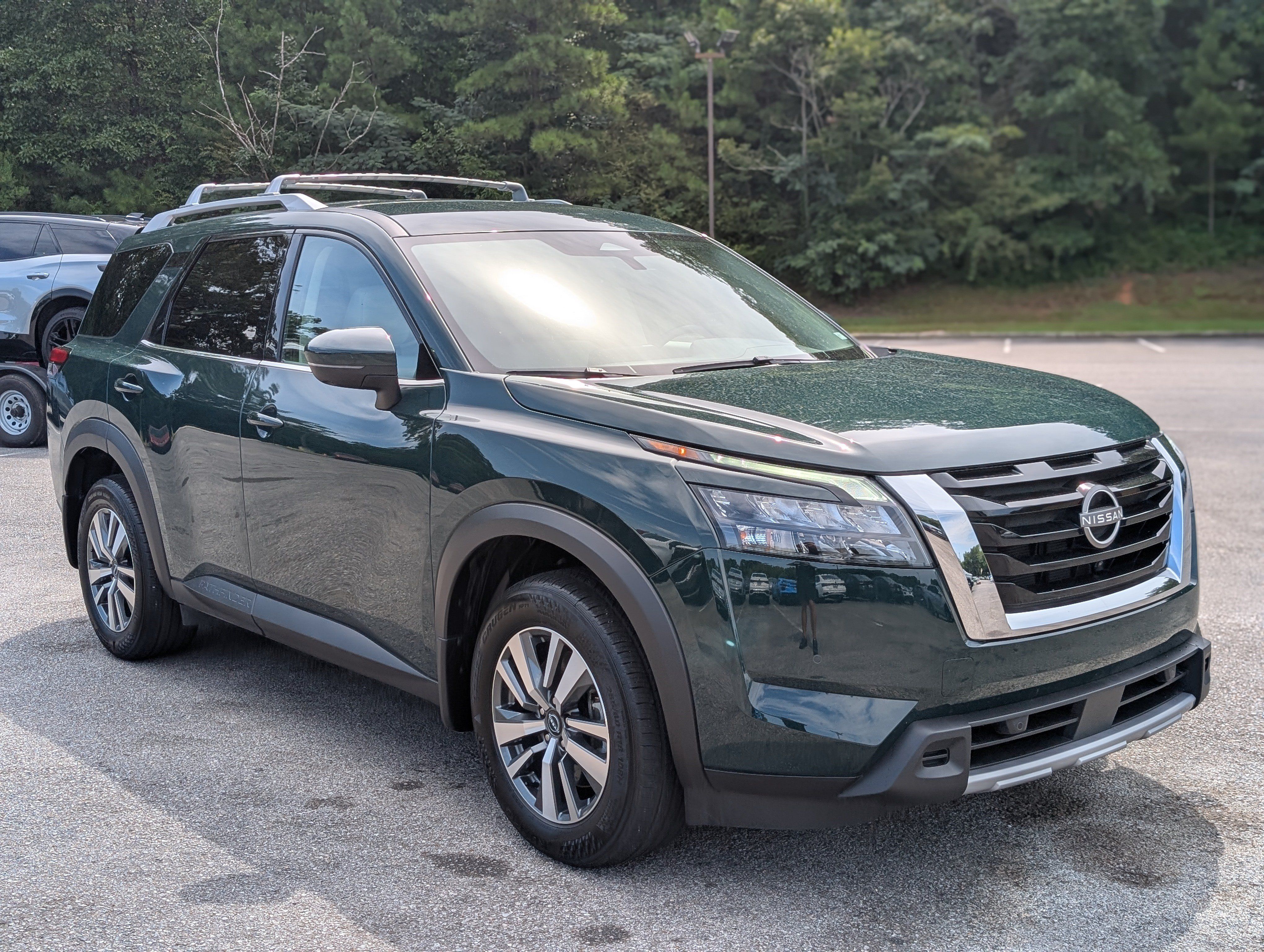 Used 2025 Nissan Pathfinder SL AWD/4WD image 11