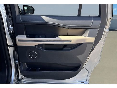 Used 2024 Ford Expedition Max XLT image 26