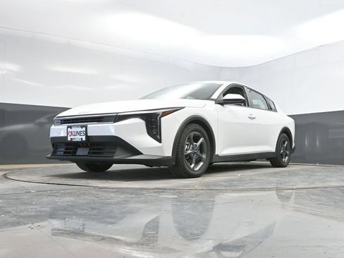 Used 2025 Kia K4 FWD image 44