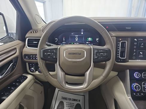 Used 2023 GMC Yukon XL Denali AWD/4WD image 14