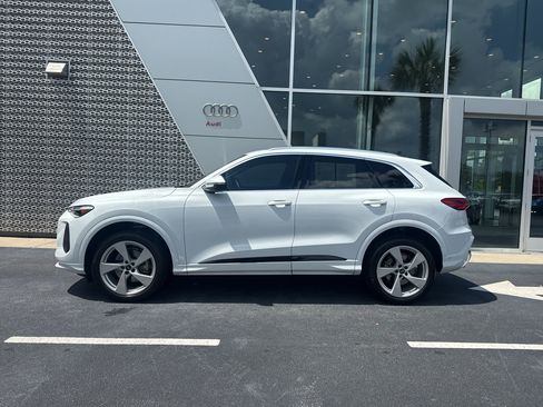 Used 2025 Audi Q5 Premium Plus AWD/4WD image 3