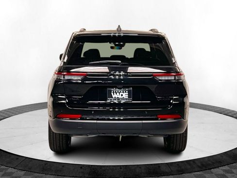 New 2025 Jeep Grand Cherokee Limited w/ Black Appearance Package AWD/4WD image 4