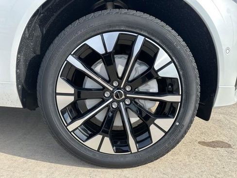 New 2026 Volvo XC60 B5 Plus w/ Climate Package image 9