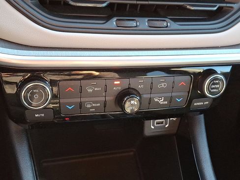 Used 2024 Jeep Compass Limited image 15