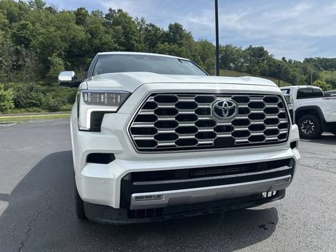 Used 2023 Toyota Sequoia Capstone AWD/4WD image 11