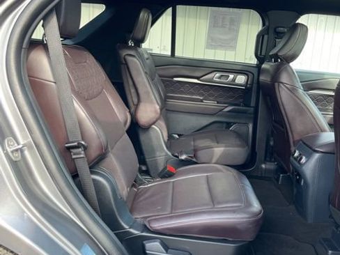 Used 2025 Ford Explorer Platinum w/ LUX Leather Package AWD/4WD image 32