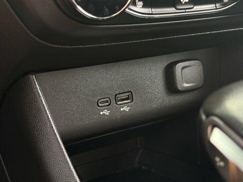 Used 2024 Buick Encore GX Preferred w/ Comfort Package FWD image 33