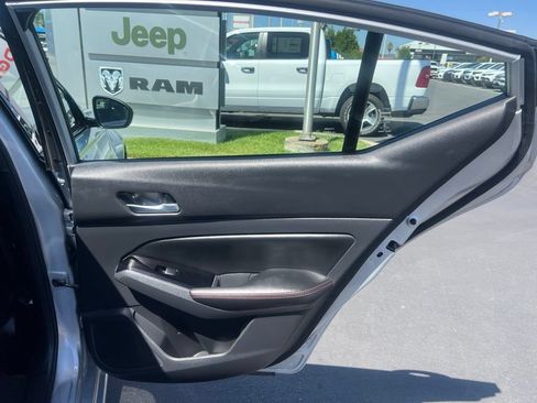 Used 2025 Nissan Altima 2.5 SR FWD image 49